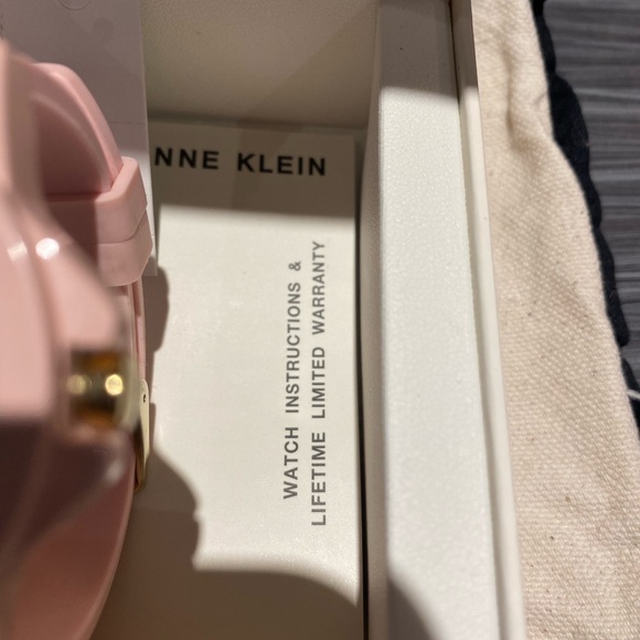 *NIBOX*ANN KLEIN Watch Light pink silicone - Picture 3 of 5